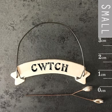 'Cwtch' ribbon tag